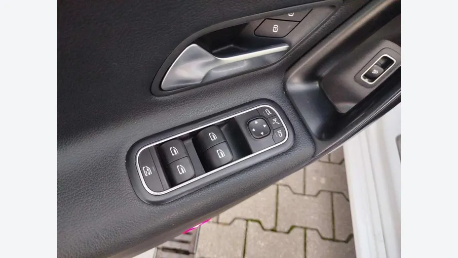 MERCEDES-BENZ CLA -