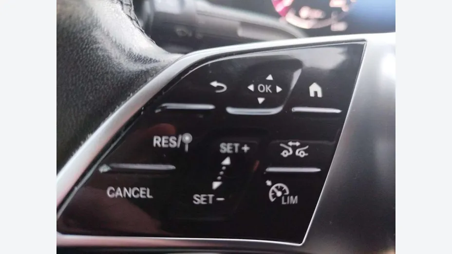 MERCEDES-BENZ CLA -