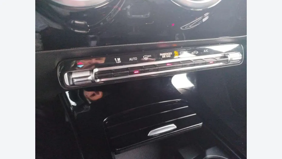 MERCEDES-BENZ CLA -