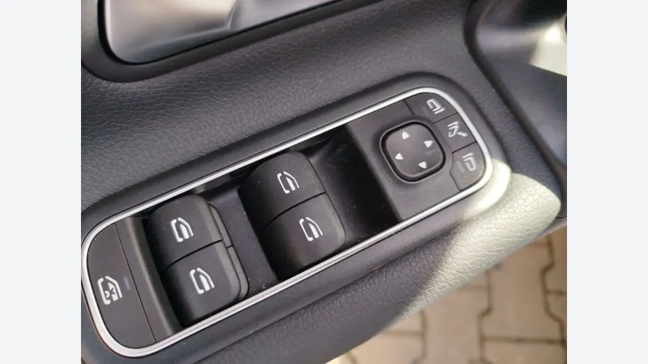 MERCEDES-BENZ CLA -