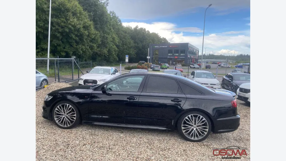 AUDI A6 -