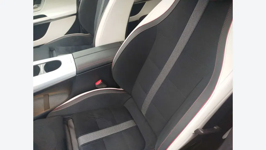 MERCEDES-BENZ GLB -