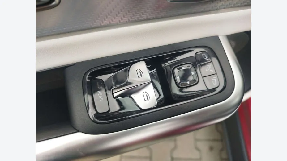 MERCEDES-BENZ GLB -
