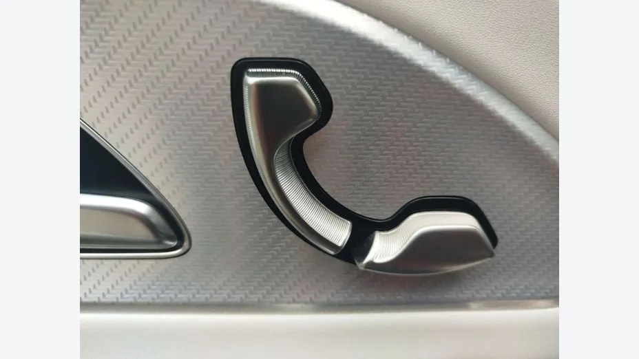 MERCEDES-BENZ GLB -