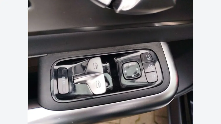 MERCEDES-BENZ GLB -
