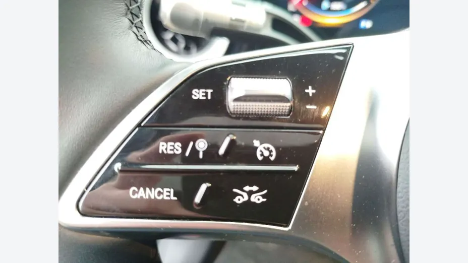 MERCEDES-BENZ GLB -