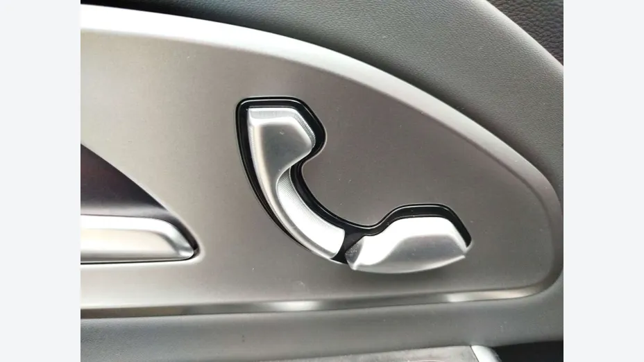 MERCEDES-BENZ GLB -