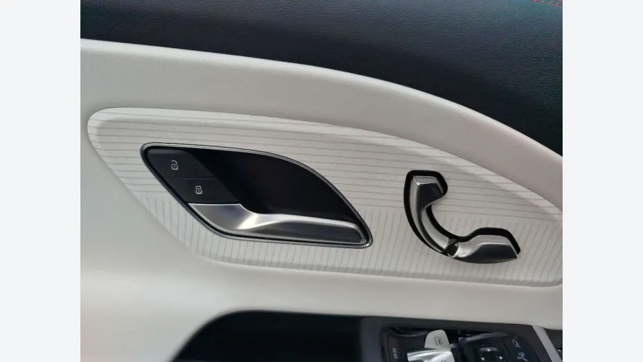 MERCEDES-BENZ CLA -