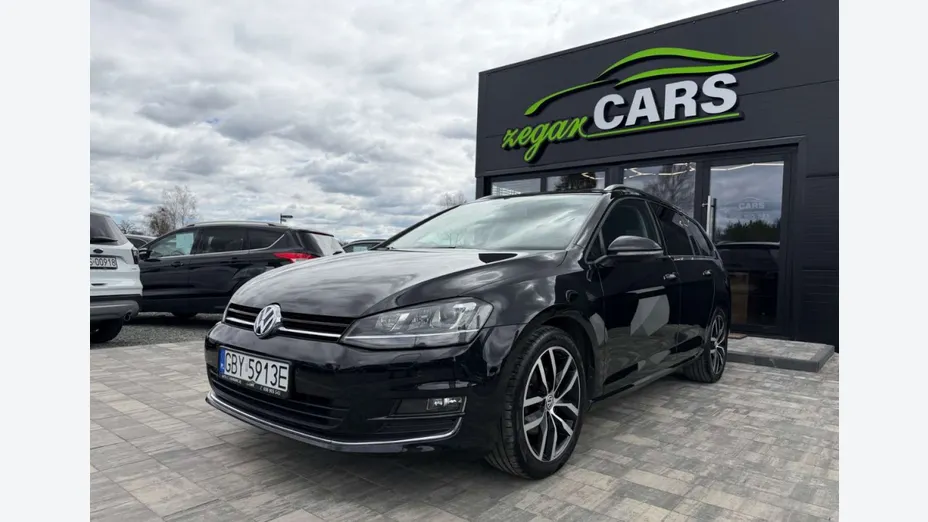 VOLKSWAGEN Golf -