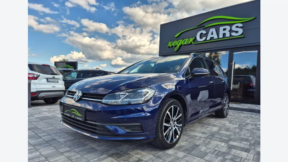 VOLKSWAGEN Golf -