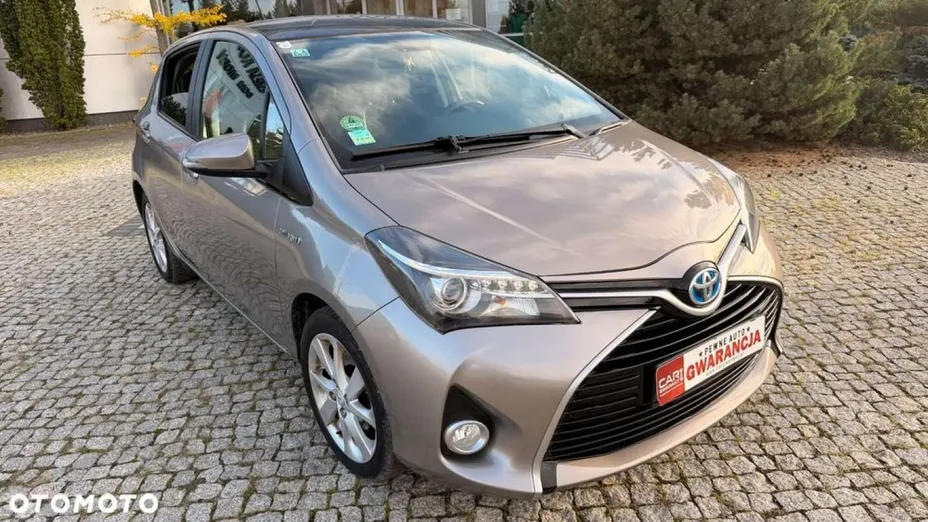 TOYOTA Yaris -