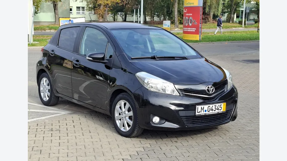 TOYOTA Yaris -