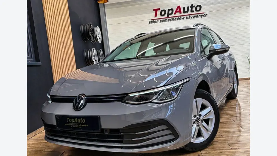 VOLKSWAGEN Golf -