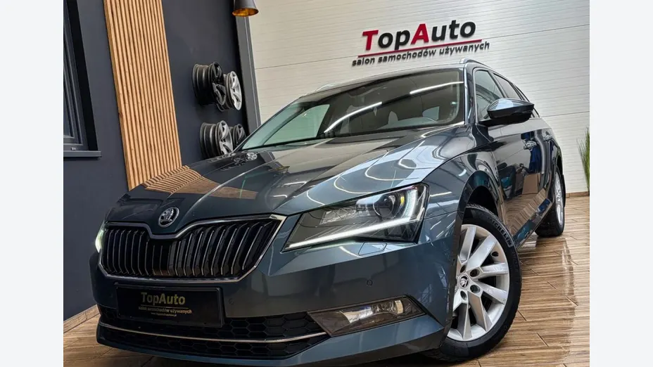 SKODA Superb -