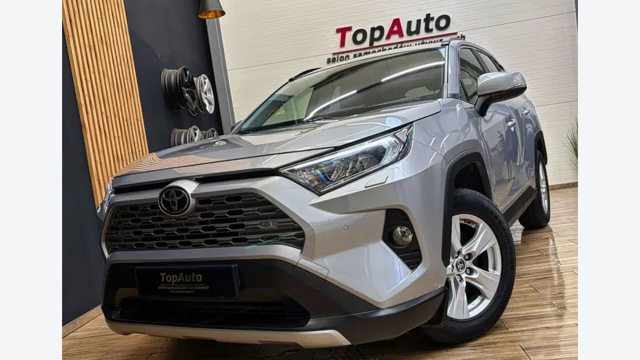 TOYOTA RAV4 -