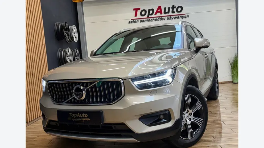 VOLVO XC40 -