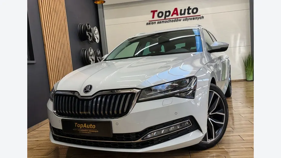 SKODA Superb -