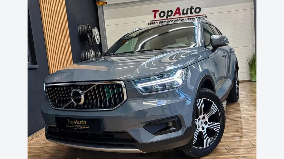VOLVO XC40 -