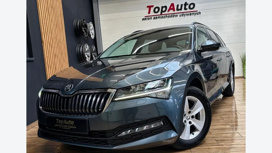 SKODA Superb -