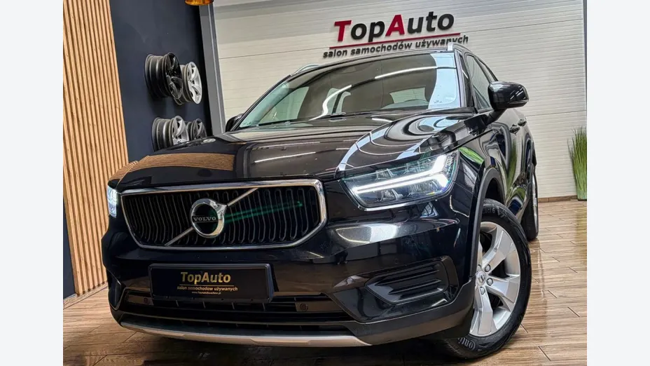VOLVO XC40 -