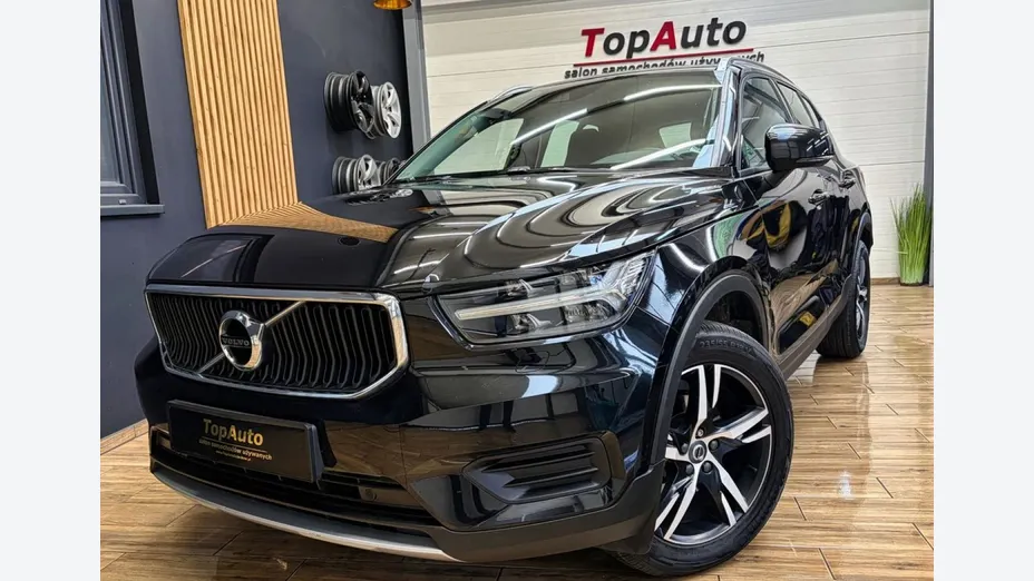 VOLVO XC40 -
