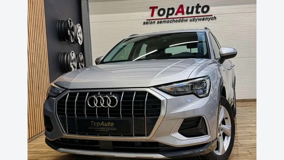 AUDI Q3 -