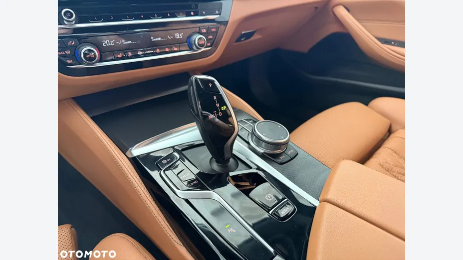 BMW Seria 5 520d M Sport sport-aut