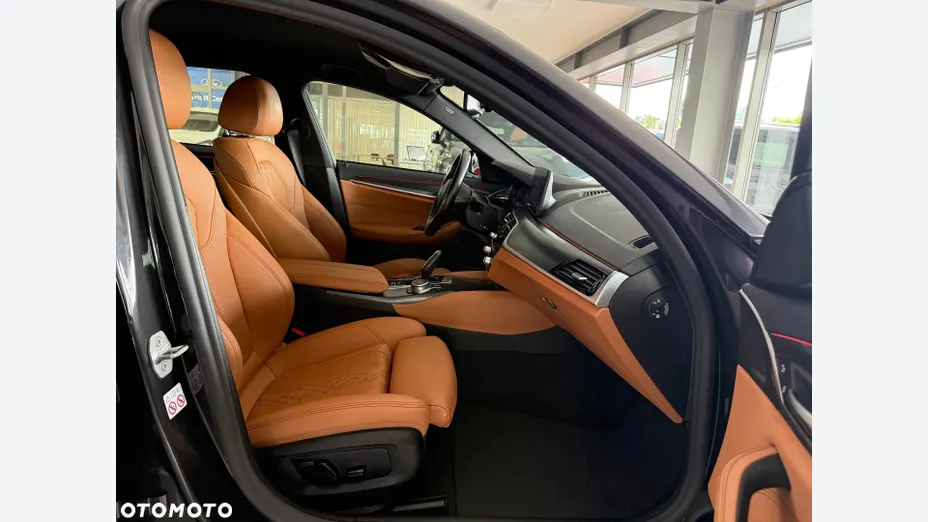 BMW Seria 5 520d M Sport sport-aut