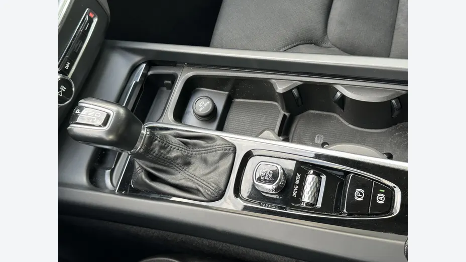 VOLVO XC60 XC60 T4 Momentum aut