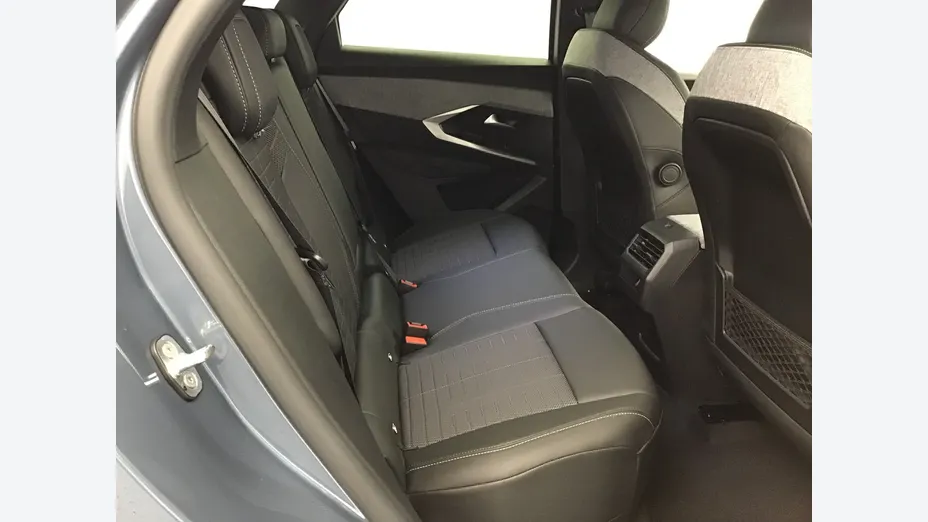 PEUGEOT 3008 -