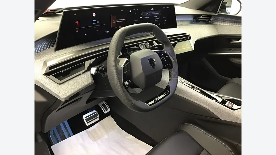PEUGEOT 3008 -