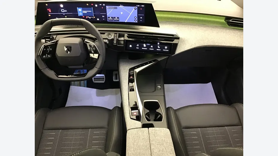 PEUGEOT 5008 -