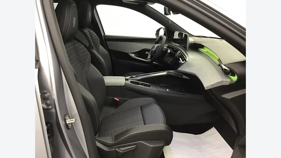 PEUGEOT 5008 -