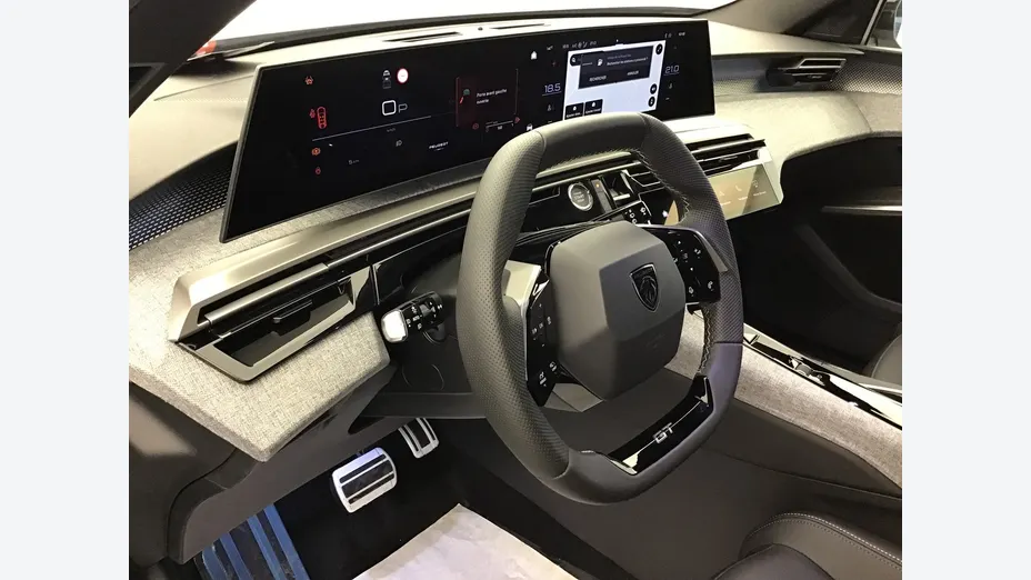 PEUGEOT 5008 -