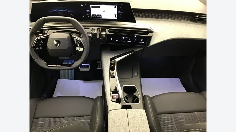 PEUGEOT 5008 -