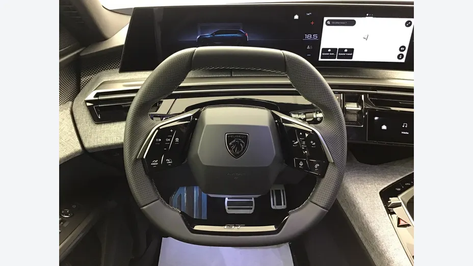 PEUGEOT 5008 -