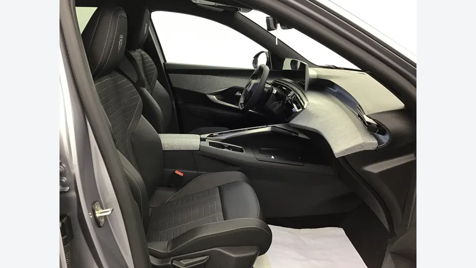 PEUGEOT 5008 -