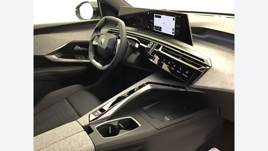 PEUGEOT 5008 -