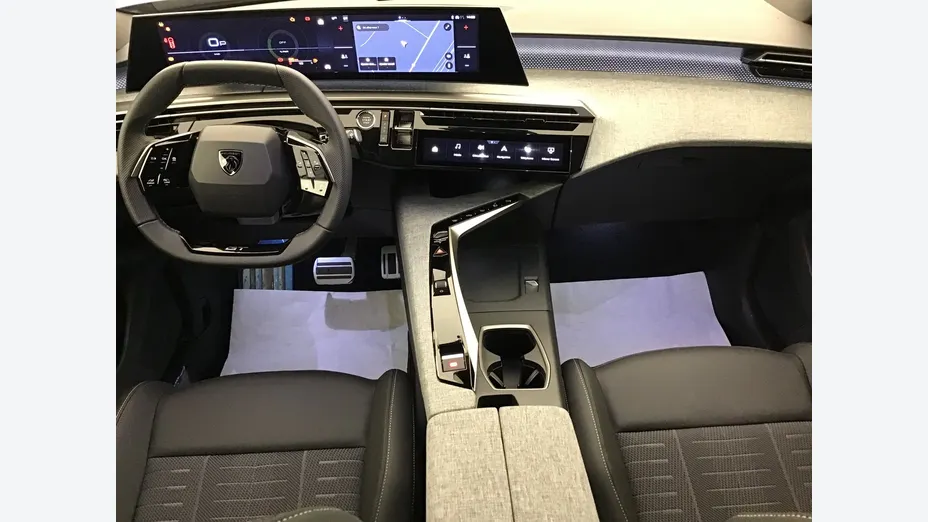 PEUGEOT 5008 -