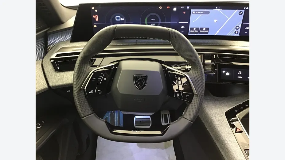PEUGEOT 5008 -
