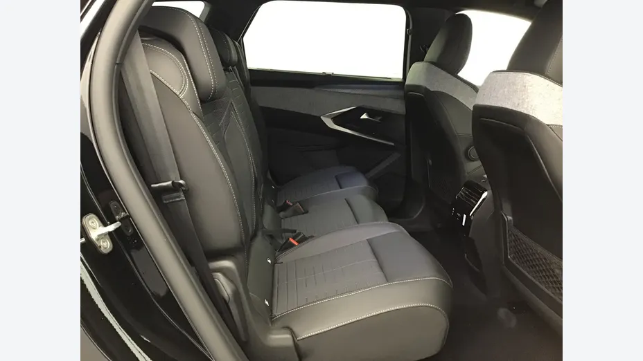 PEUGEOT 5008 -