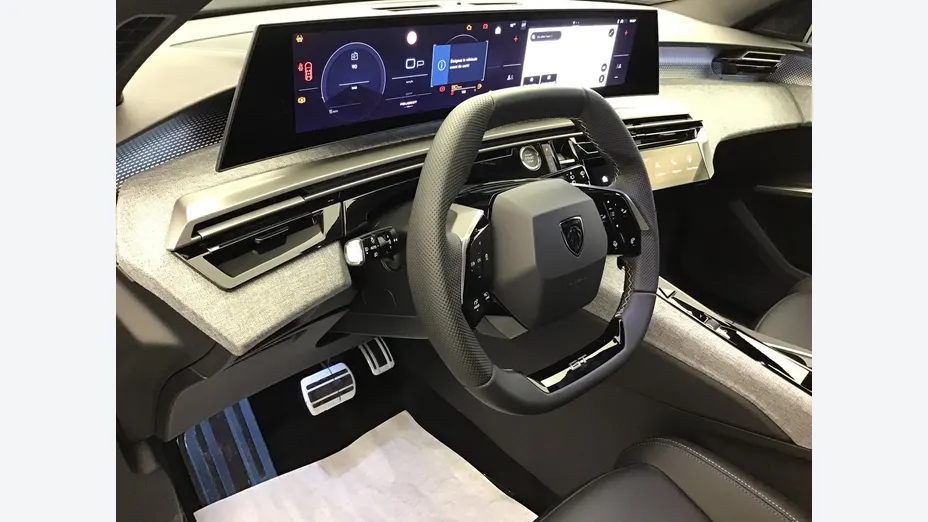 PEUGEOT 5008 -