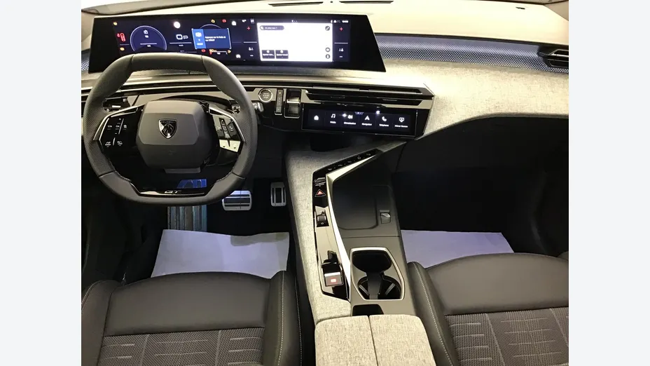 PEUGEOT 5008 -