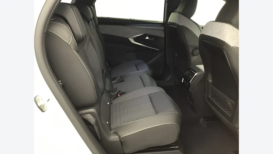 PEUGEOT 5008 -