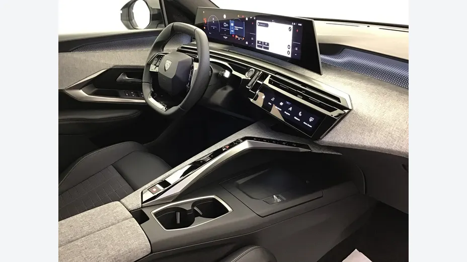 PEUGEOT 5008 -