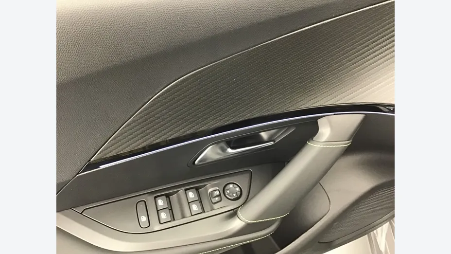 PEUGEOT 2008 -