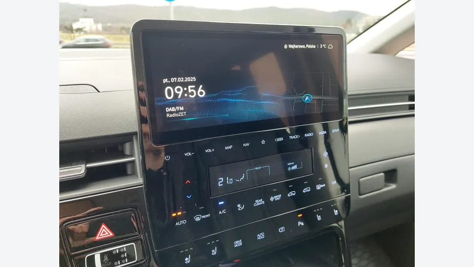 HYUNDAI Staria Staria 1.6 T-GDI HEV Luxury aut Nowy