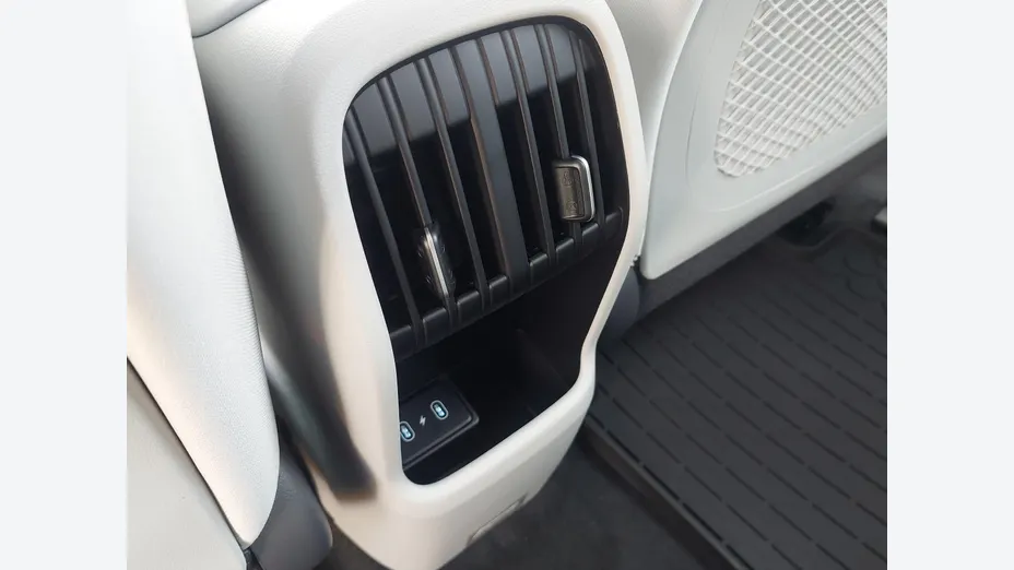 HYUNDAI Kona Kona Electric 65kWh Smart Nowy