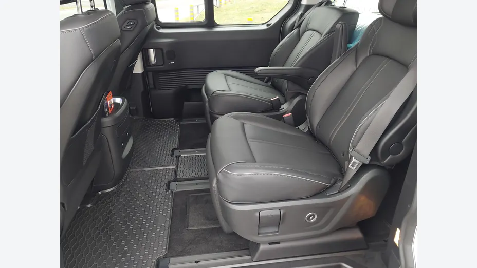 HYUNDAI Staria Staria 1.6 T-GDI HEV Luxury aut Nowy