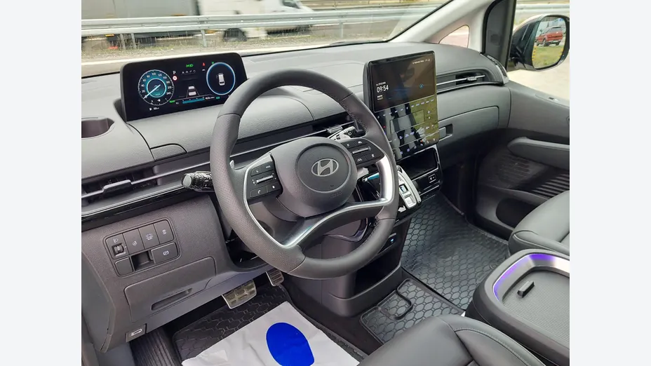 HYUNDAI Staria Staria 1.6 T-GDI HEV Luxury aut Nowy